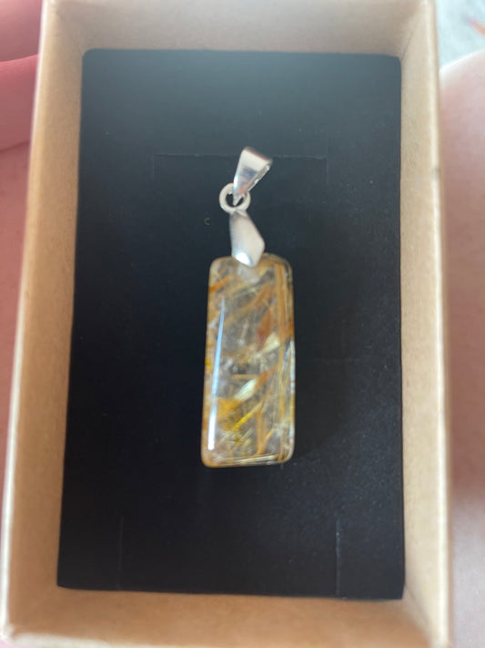 Quartz pendant